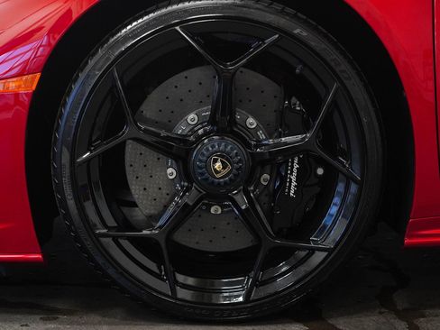 Used 2021 Lamborghini Huracan EVO image 11