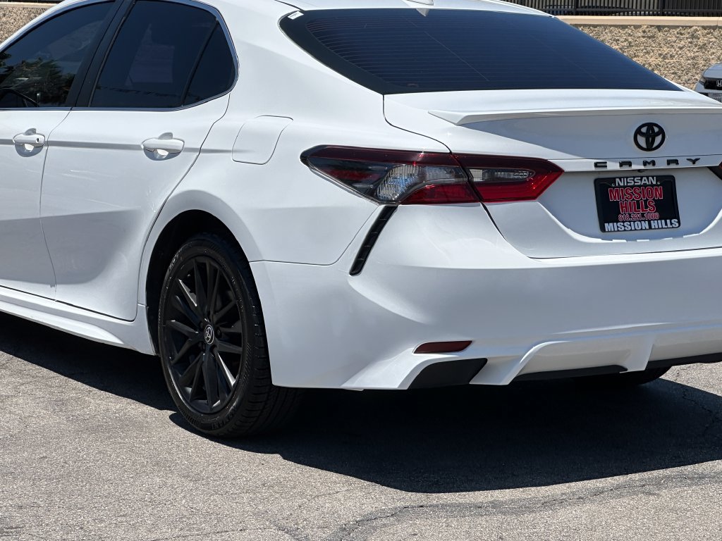 Used 2023 Toyota Camry SE w/ Convenience Package FWD image 5