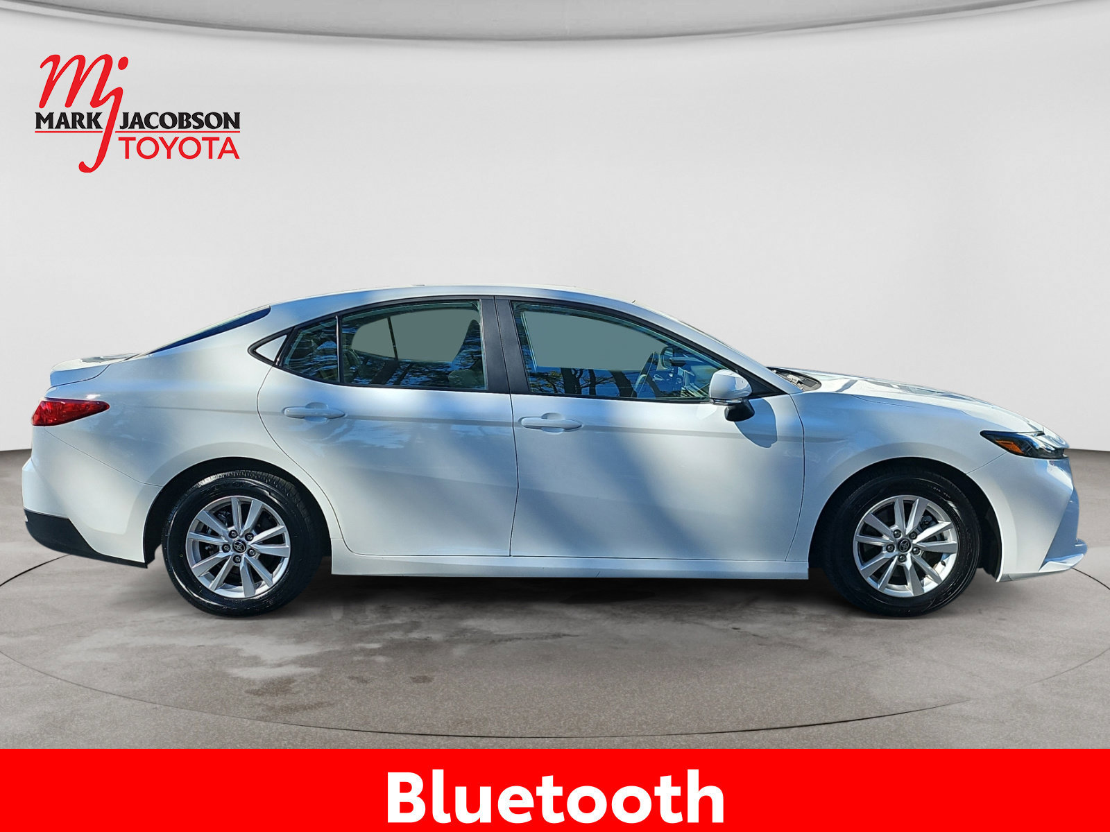 Used 2025 Toyota Camry LE FWD image 7