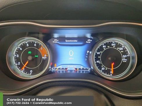 Used 2022 Jeep Cherokee Trailhawk w/ Trailer Tow Group AWD/4WD image 13