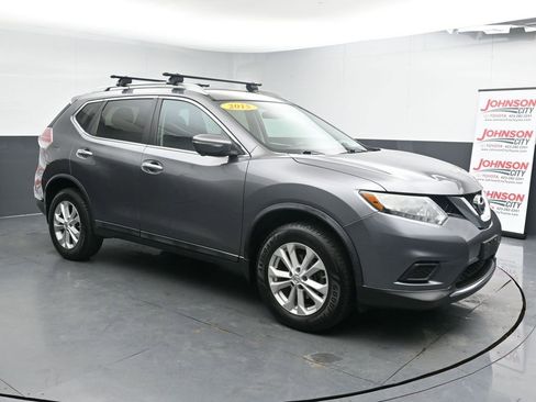 Used 2015 Nissan Rogue SV w/ SV Premium Package image 2