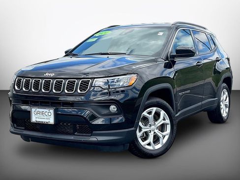 Used 2024 Jeep Compass Latitude AWD/4WD image 3