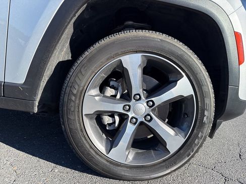 Used 2022 Jeep Grand Cherokee Limited 4xe image 9