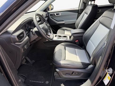 Used 2024 Ford Explorer XLT w/ Equipment Group 202A AWD/4WD image 15