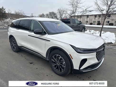 Used 2026 Lincoln Nautilus Premier image 1