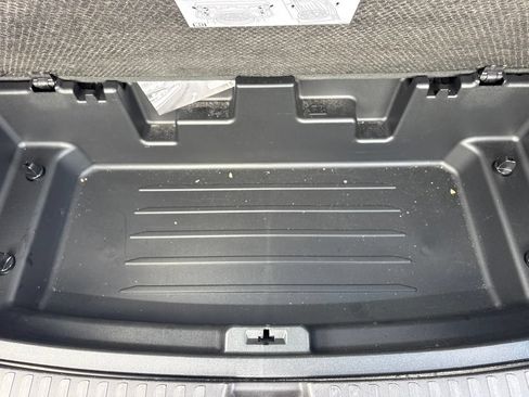 Used 2026 GMC Acadia Elevation w/ Elevation Premium Package FWD image 19