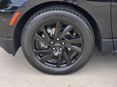 Used 2023 Chevrolet Equinox LS w/ Midnight Edition image 17