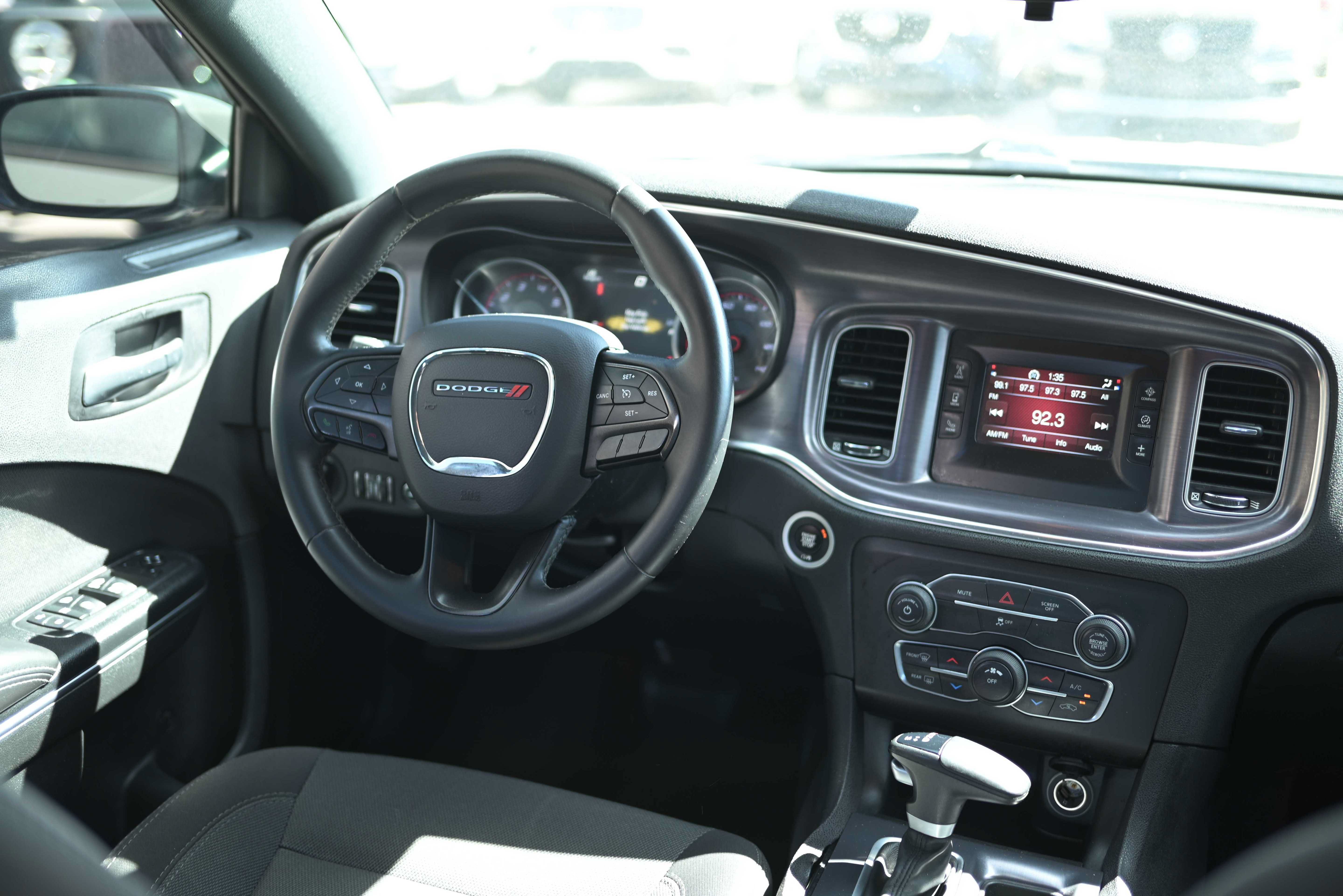 Used 2017 Dodge Charger SE RWD image 6