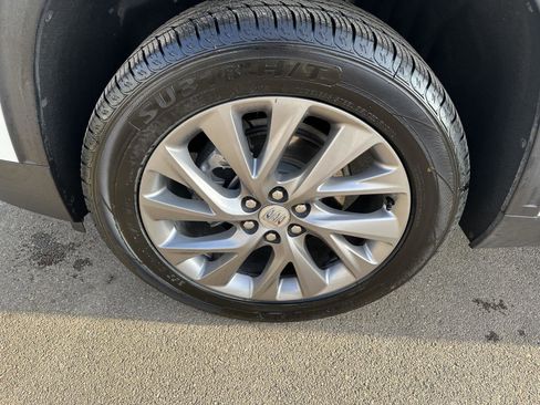 Used 2025 Buick Enclave Preferred image 11