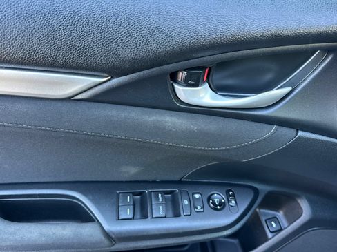 Used 2019 Honda Civic EX image 12