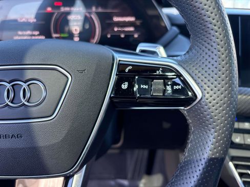 Used 2022 Audi e-tron GT Prestige image 25