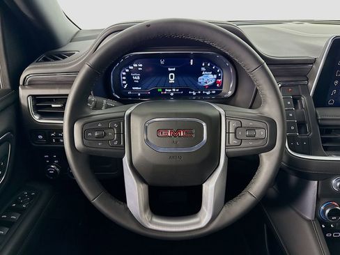 Used 2024 GMC Yukon SLT w/ SLT Luxury Package image 11