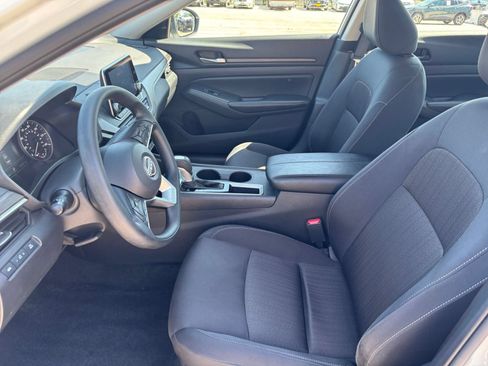 Used 2025 Nissan Altima 2.5 SV FWD image 27