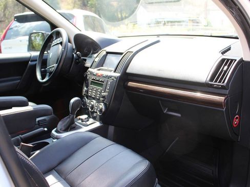Used 2011 Land Rover LR2 HSE AWD/4WD image 31