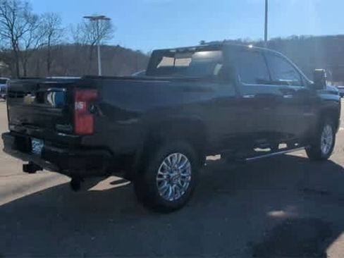 Used 2022 Chevrolet Silverado 2500 High Country w/ Z71 Off-Road Package image 8