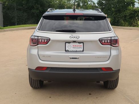 Used 2025 Jeep Compass Limited AWD/4WD image 3