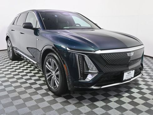 New 2026 Cadillac Lyriq Premium Luxury w/ LPO, Floor Liner Package AWD/4WD image 9