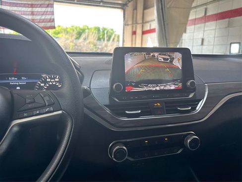 Used 2024 Nissan Altima 2.5 SV FWD image 33