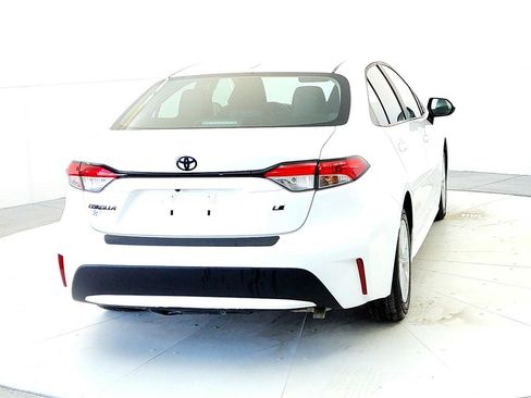 Certified 2022 Toyota Corolla LE w/ LE Convenience Package image 5