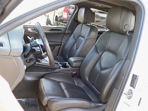Used 2018 Porsche Macan Sport Edition AWD/4WD image 26