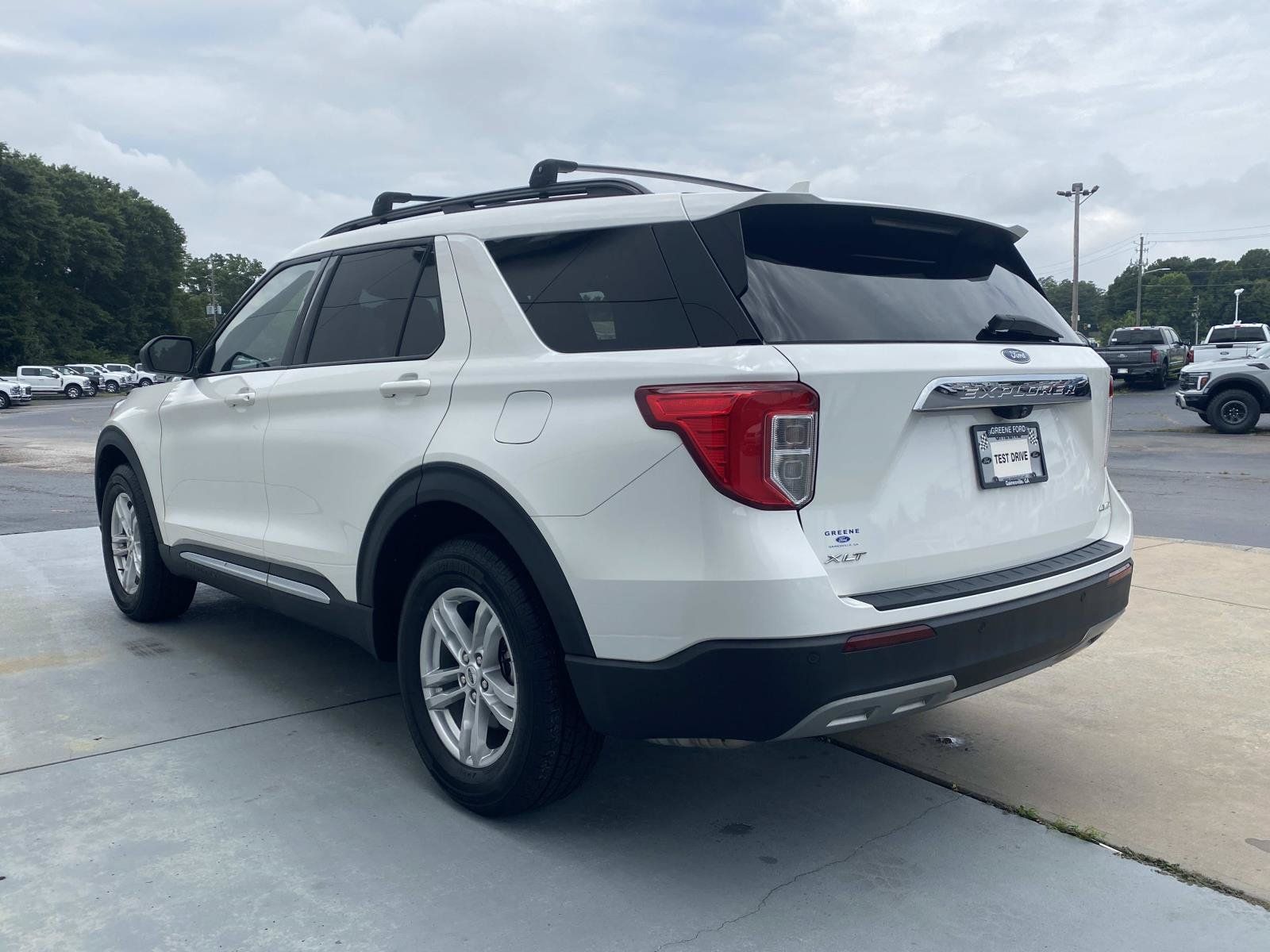 Used 2022 Ford Explorer XLT w/ Equipment Group 202A AWD/4WD image 10