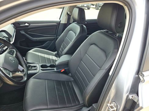 Used 2023 Volkswagen Jetta SE FWD image 22