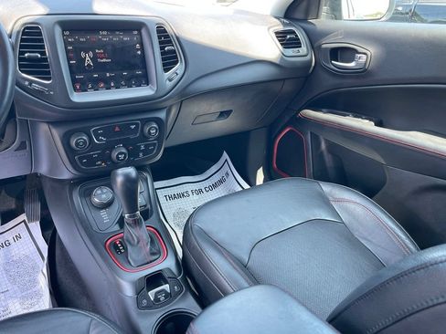 Used 2018 Jeep Compass Trailhawk w/ Leather Interior Group AWD/4WD image 18