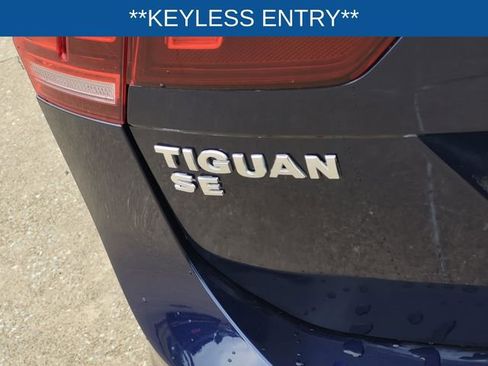 Used 2021 Volkswagen Tiguan SE image 9