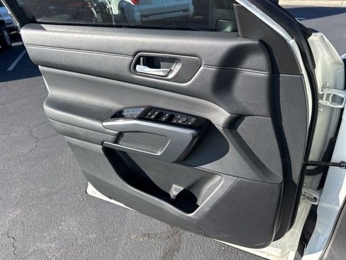 Used 2024 Nissan Pathfinder SL w/ SL Premium Package image 28