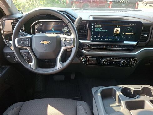 Used 2025 Chevrolet Silverado 2500 LT w/ Convenience Package AWD/4WD image 11