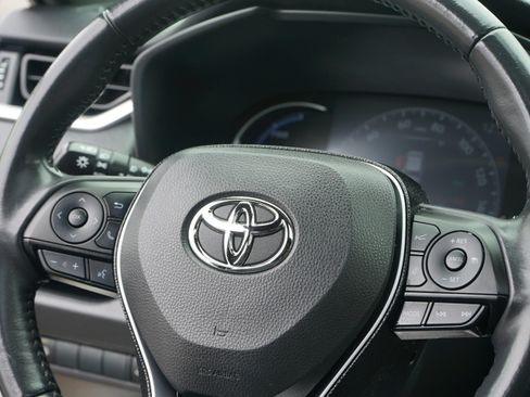 Used 2019 Toyota RAV4 XSE AWD/4WD image 16