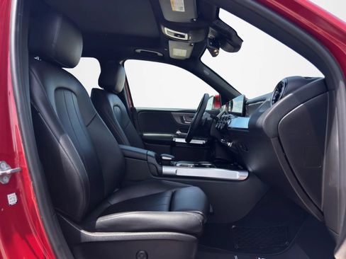 Used 2020 Mercedes-Benz GLB 250 4MATIC w/ Premium Package image 25