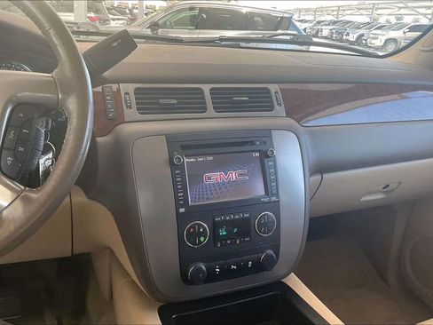 Used 2013 GMC Yukon SLT w/ SLT-2 Equipment Package AWD/4WD image 8