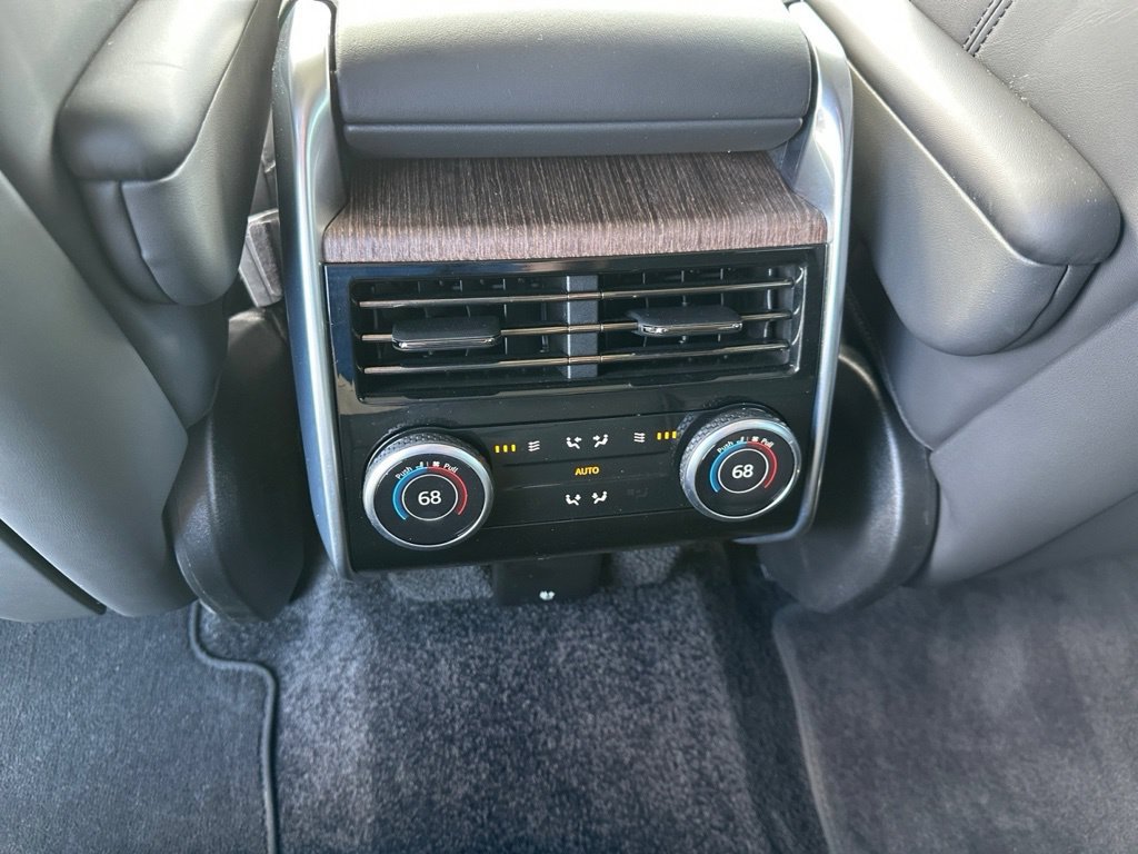 Used 2025 Land Rover Range Rover SE AWD/4WD image 17