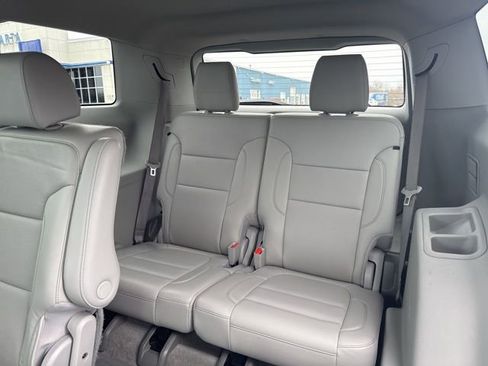 Used 2021 GMC Acadia SLT w/ LPO, Floor Liner Package image 22