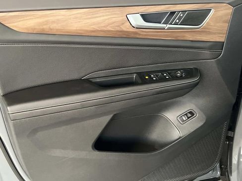 New 2026 Volkswagen Atlas SE FWD image 9