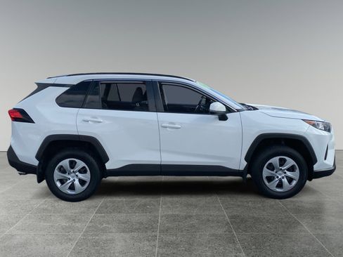 Used 2021 Toyota RAV4 LE FWD image 6