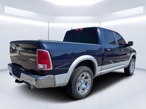 Used 2017 RAM 1500 Laramie w/ Convenience Group AWD/4WD image 3