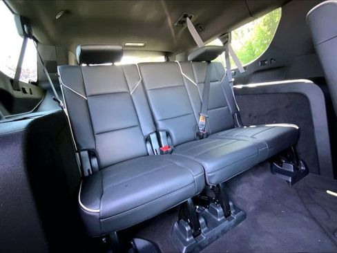 Used 2023 Cadillac Escalade ESV Premium Luxury AWD/4WD image 28