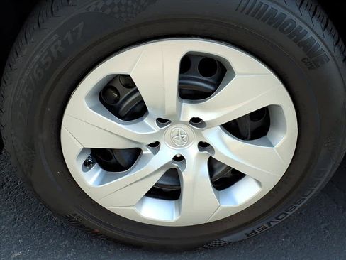 Used 2022 Toyota RAV4 LE image 13