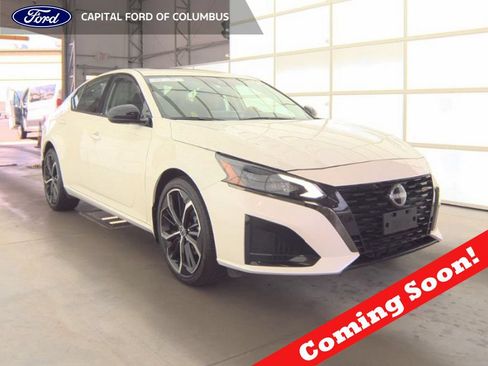 Used 2023 Nissan Altima 2.5 SR w/ SR Premium Package AWD/4WD image 1