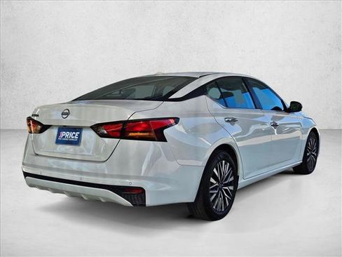 Used 2025 Nissan Altima 2.5 SV FWD image 5