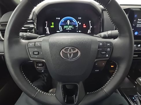 Used 2025 Toyota Camry SE image 18