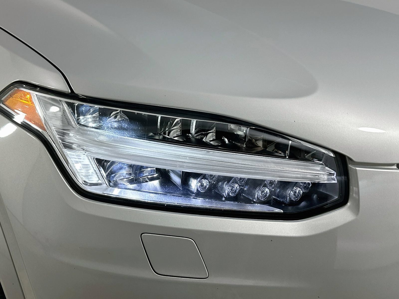 Used 2024 Volvo XC90 B6 Ultimate w/ Protection Package Premier AWD/4WD image 9
