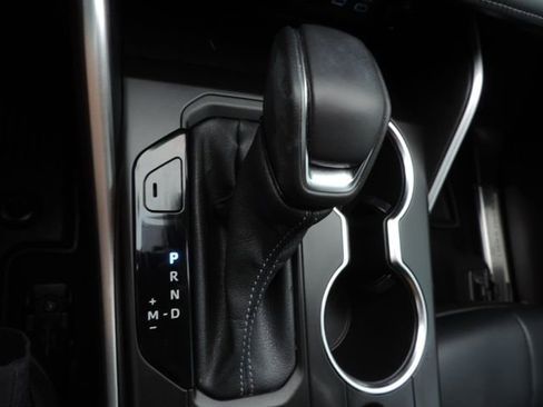 Used 2022 Toyota Highlander XLE image 26