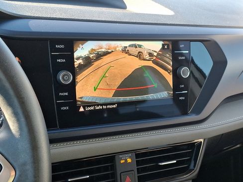 Used 2024 Volkswagen Taos SE image 28