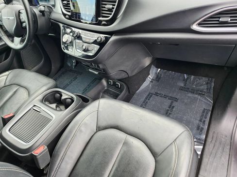 Used 2019 Chrysler Pacifica Touring-L Plus w/ S Appearance Package FWD image 20