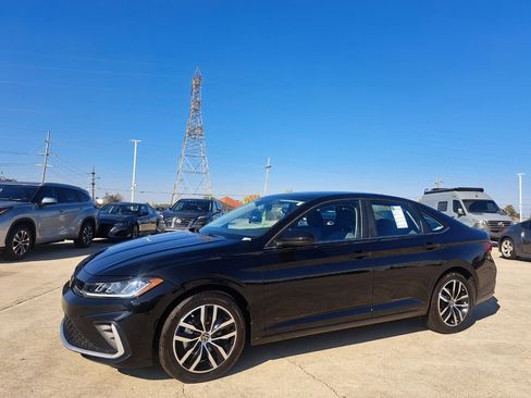 Used 2025 Volkswagen Jetta SE image 11