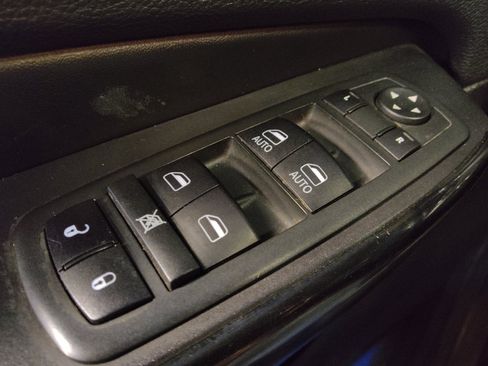 Used 2021 Jeep Cherokee Latitude Plus FWD image 27