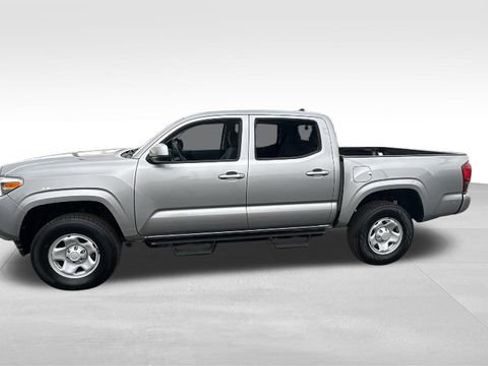 Used 2021 Toyota Tacoma SR image 4